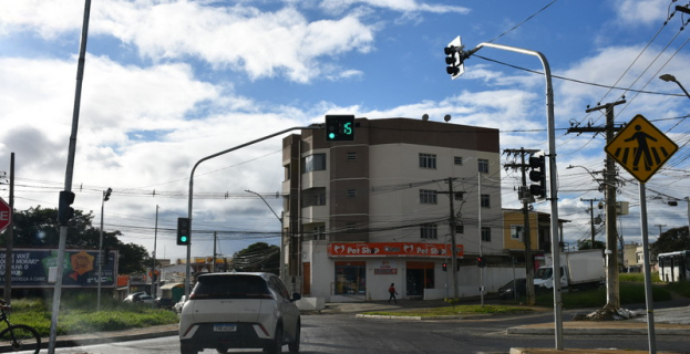 Trânsito no Alto Maron | semáforo com tempo reduzido gera queixas de condutores em Vitória da Conquista