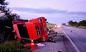 Tragédia na BR-116 | motorista morre após carreta tombar na Mesorregião de Vitória da Conquista