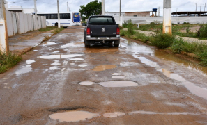 Infraestrutura Urbana | corredor de ônibus sofre com buracos e falta de manutenção em Vitória da Conquista