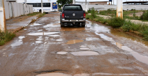 Infraestrutura Urbana | corredor de ônibus sofre com buracos e falta de manutenção em Vitória da Conquista