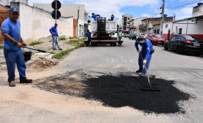 Infraestrutura Urbana | Operação Tapa-Buracos recupera vias na Zona Oeste de Vitória da Conquista