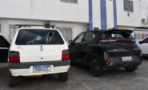 Vandalismo no Recreio | homem quebra vidraças de pelo menos seis carros em Vitória da Conquista