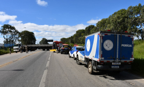 Tragédia na BR-116 | acidente envolvendo carreta e moto com uma vítima morta em Vitória da Conquista
