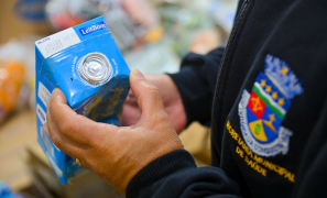 Vigilância Sanitária | quase duas toneladas de alimentos vencidos em supermercado de Vitória da Conquista