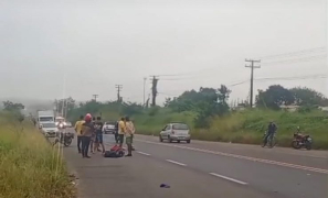 Anel Rodoviário Jadiel Vieira Matos | batida entre carro e moto deixa duas vítimas feridas em Vitória da Conquista