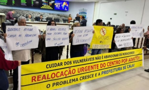 Câmara Municipal de Vitória da Conquista | manifestantes protestam contra o Centro POP Adulto do Recreio