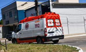 Resgate de Urgência | acidente envolvendo ônibus escolar e moto com vítima ferida em Vitória da Conquista