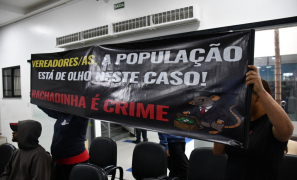 Plenário Vereadora Carmen Lúcia | “Rachadinhas” são alvos de protestos em Vitória da Conquista