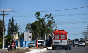 Fatalidade na Avenida Juracy Magalhães| Mulher sofre mal súbito dentro de van e morre em Vitória da Conquista