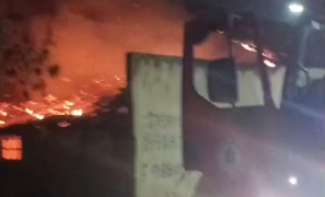 Incêndio na Cidade | imóvel pega fogo nos fundos de borracharia na Zona Oeste de Vitória da COnquista