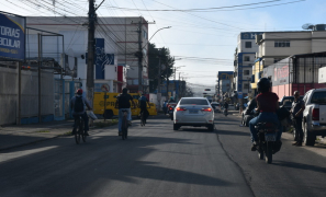 Avenida Brumado | sem sinalização e ciclovia, ciclistas e pedestres perdem segurança em Vitória da Conquista
