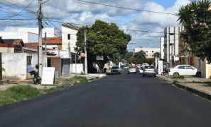 Avenida Franklin Ferraz | acabando a buraqueira, via ganha ‘banho de asfalto’ na Zona Leste de Vitória da Conquista