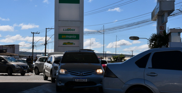 Mobilidade Urbana | falta de GNV gera longas filas e protestos em Posto de Vitória da Conquista