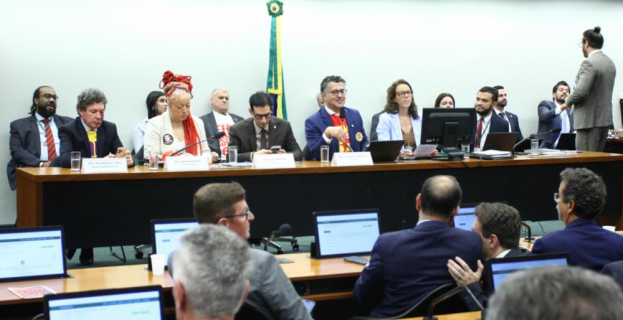 Congresso Nacional | Comissão da Câmara dos Deputados aprova relatório de PEC que acaba com escala 6X1