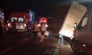 Tragédia na BR-116 | batida entre van e caminhão provoca quinze mortes no Centro Norte Baiano