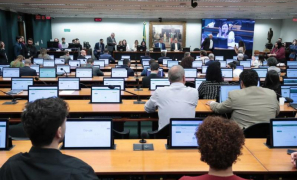 Congresso Nacional | CCJ aprova redução da maioridade penal para 16 anos após intenso debate