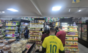 Copa do Mundo | consumidores lotam supermercados em Vitória da Conquista minutos antes da estreia do Brasil