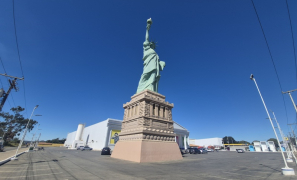 Cenas Urbanas | Estátua da Liberdade da Havan segue como ponto de atenção em Vitória da Conquista