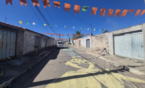 Tradição Junina | com vias interditadas, comunidade celebra São João e a Copa em Vitória da Conquista