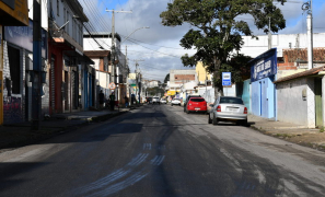 Infraestrutura na Avenida Presidente Getúlio Vargas | via recebe “banho de esfalto” em Vitória da Conquista
