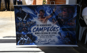 Comoção na Cidade | amigos e familaires se despedem de do campeão deMuay Thai Renato Costa Santos