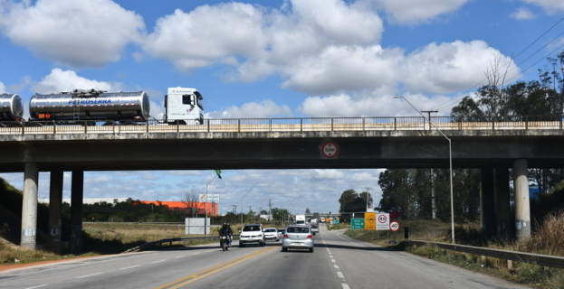 Solidariedade no Anel Rodoviário | mobilização de populares auxilia resgate de mulher em Vitória da Conquista