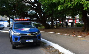 Segurança na Praça da Bíblia | Guarda Civil Municipal apreende facas e tesouras em Vitória da Conquista