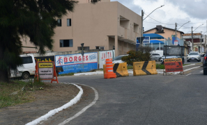 Avenida Juracy Magalhães | obras do Sistema de Drenagem interditam trecho em Vitória da Conquista