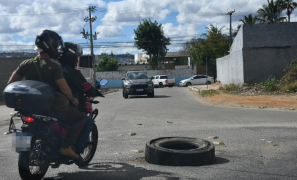 Mobilidade & Infraestrutura | falta de tampa de esgoto alerta de perigo em Vitória da Conquista