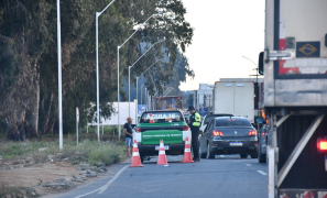 Acidente no Parque Comveima | batida entre moto e caminhão congestiona BR-116 em Vitória da Conquista