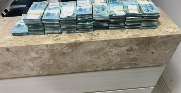 Flagrante na BA-026 | PM apreende mais de R$ 1,3 milhão e iPhones dentro de veículo em Tanhaçu