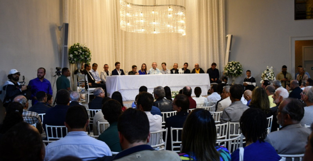 Eleições 2026 | ACM Neto recebe pauta de 12 reivindicações do Desenvolvimento Econômico em Vitória da Conquista