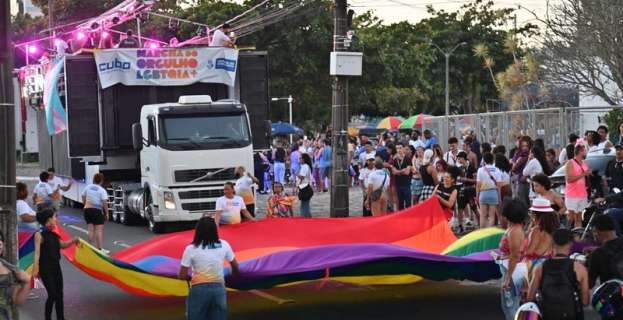 Direitos Humanos | 5ª Marcha do Orgulho LGBTQIAPN+ reúne multidão e celebra diversidade em Vitória da Conquista
