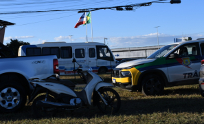 Mobilidade Urbana | colisão entre carro e moto mobiliza trânsito próximo ao Hospital Geral em Vitória da Conquista