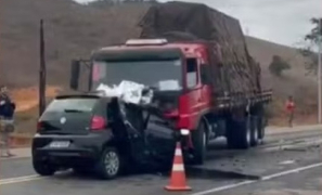 Tragédia na BR-116 | terceira vítima de acidente entre carro e caminhão morre no hospital no Vale do Rio Doce