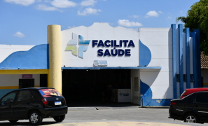 Facilita Saúde | manifestação popular com queixas por demora e superlotação em Vitória da Conquista