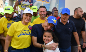 Eleições 2026 | ACM Neto demonstra confiança durante caminhada em Vitória da Conquista
