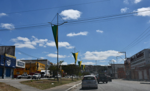7 de Setembro | Avenida recebe estruturas para o Desfile da Independência do Brasil em Vitória da Conquista