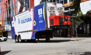 Cultura & Cidadania | Carreta da Cultura estaciona na Praça para ação do TRE-BA em Vitória da Conquista