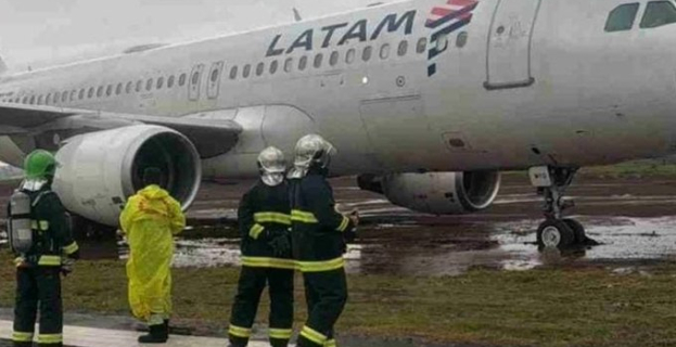 Susto no Ar | avião da Latam derrapa e sai da pista durante pouso no Aeroporto Regional de Cascavel