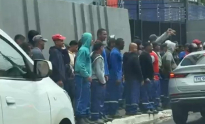 Manifestação no Centro | trabalhadores da EMBASA protestam por verbas rescisórias em Vitória da Conquista
