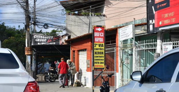 Avenida Frei Benjamin | irregularidade reacende debate sobre PL contra fios soltos em Vitória da Conquista