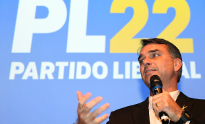 Eleições 2026 | Flávio Bolsonaro participa de carreata e comício em Vitória da Conquista