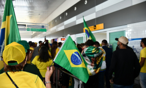 Eleições 2026 | protesto de bolsonaristas chama Sheila Lemos de comunista em Vitória da Conquista