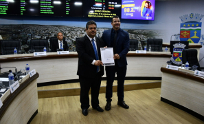 Poder Legislativo | Alisson assume mandato e afirma compromisso com educação pública em Vitória da Conquista