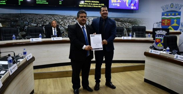 Poder Legislativo | Alisson assume mandato e afirma compromisso com educação pública em Vitória da Conquista