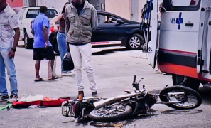 Resgate de Urgência | batida entre caminhão e moto deixa ferido na Zona Oeste de Vitória da Conquista