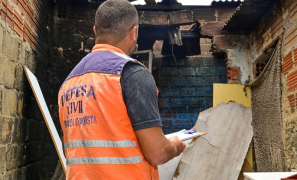 Quilombo de Vó Dola | Defesa Civil e Assistência Social acompanham família atingida por incêndio em Conquista