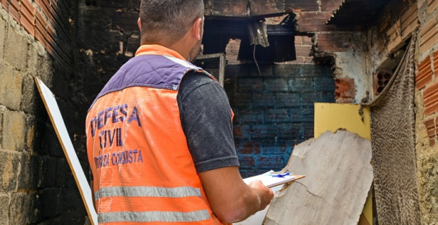 Quilombo de Vó Dola | Defesa Civil e Assistência Social acompanham família atingida por incêndio em Conquista
