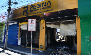Tragédia na Regina Atacado e Varejo | incêndio destrói estruturas e mercadores de loja em Vitória da Conquista